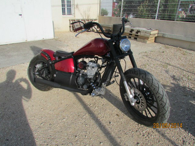 moto custom côté avant