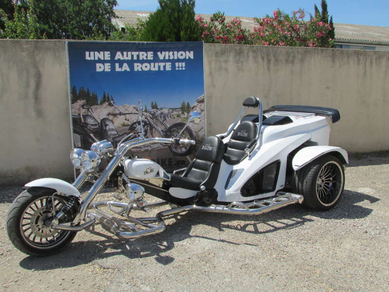 BOOM MUSTANG 125 CV avant et côté