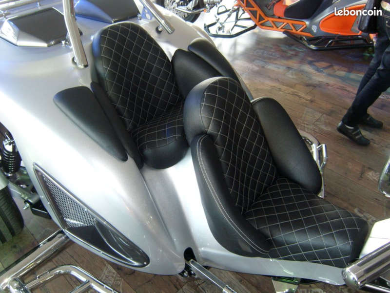 trike-siège-confort-cuir-damier